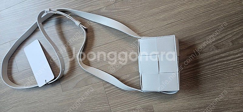 보테가 베네타 미니 레더 카세트백 화이트 새상품 택있음--0