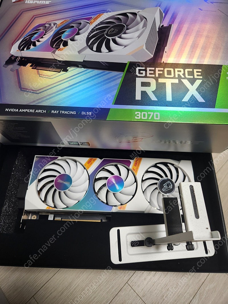 컬러풀 RTX 3070 Ultra 8GB 화이트 그래픽 카드 팝니다