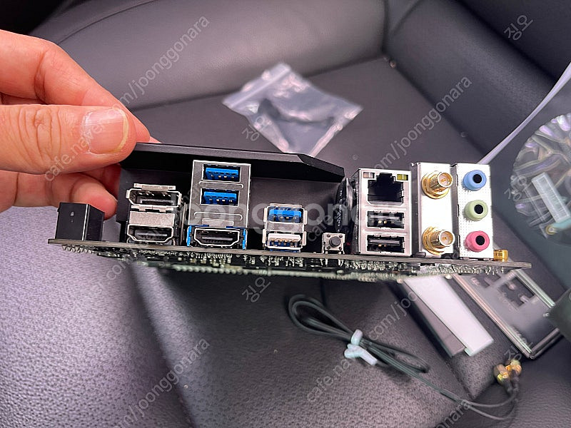 기가바이트 A520i AC--3