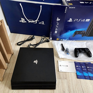 중고 sony PS4 PRO 플스4 프로 제트블랙 블랙 2대 ( 7218B, 7117B), 듀얼쇼크4 조이패드, 정품충전기 등 주변기기