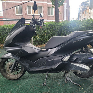 22년식 PCX ABS 무광블랙 47,988km 팝니다.