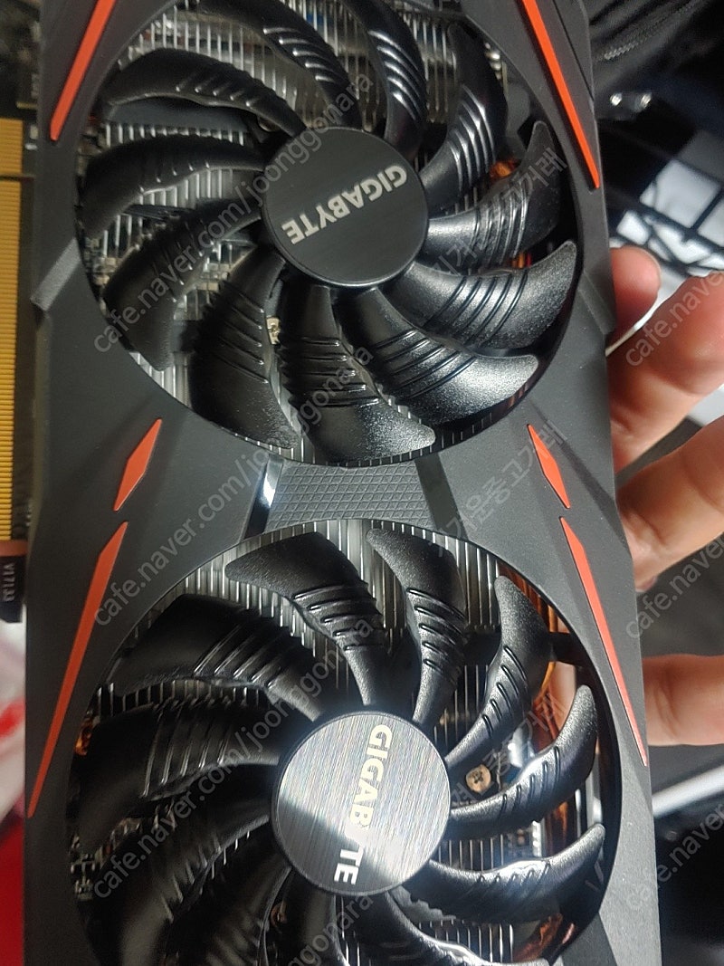 [신림 대학동/직거래 or 택배거래]기가바이트 rx580 gaming 8gb 22년 21주차 제조/무상 25년 21주차 까지 (직8만/택포8.5만) 판매합니다.