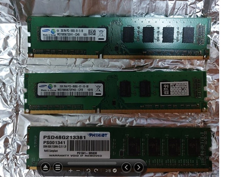 DDR4 램 8기가 (8g) , DDR3 램 2기가 2개 일괄 1만원 팝니다.