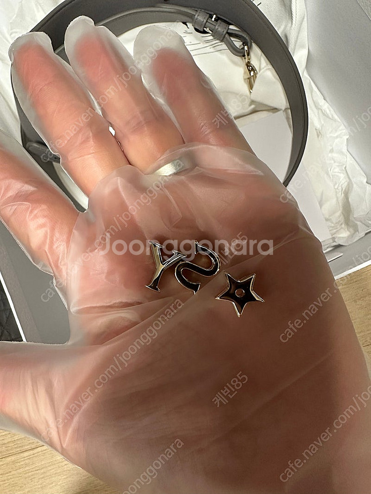 디올 레이디 스몰 (스틸 그레이) 팝니다--6