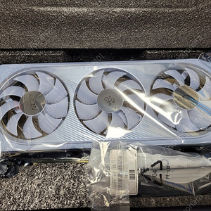 RTX 4070 SUPER AERO 판매합니다.