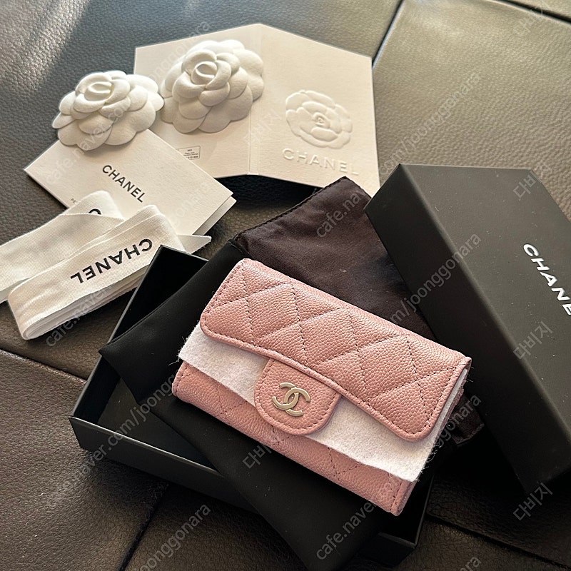 샤넬 클래식 똑딱이 클똑 카드지갑 24SS 캐비어 핑크 은장 새상품