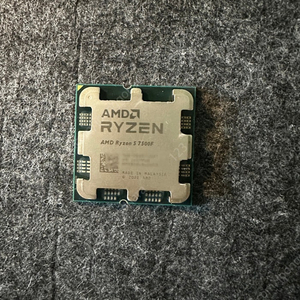 AMD CPU 7500F 판매합니다 쿨러포함 국내정발