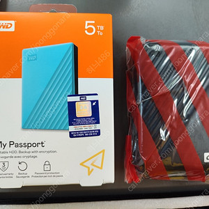 (새상품) WD New my passport 5테라 외장하드 하늘색 +전용파우치 팝니다. 택포 17만원만