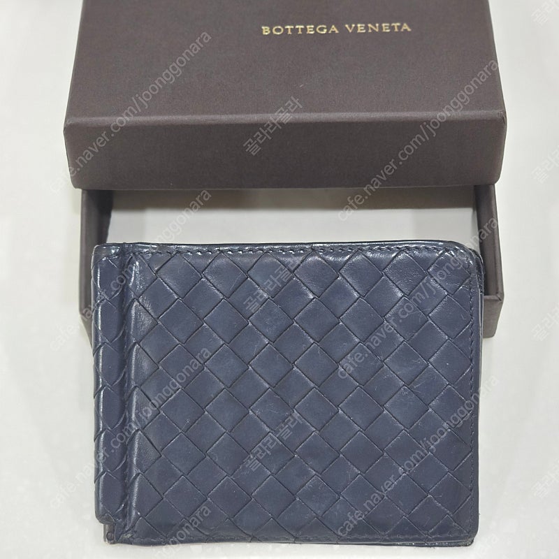보테가베네타 지갑 인트레치아토 머니클립 (네이비 블루 색상) 팝니다 (가격인하)