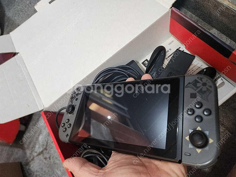 닌텐도 스위치 몬스터 헌터 에디션 배터리개선판 팝니다.--7