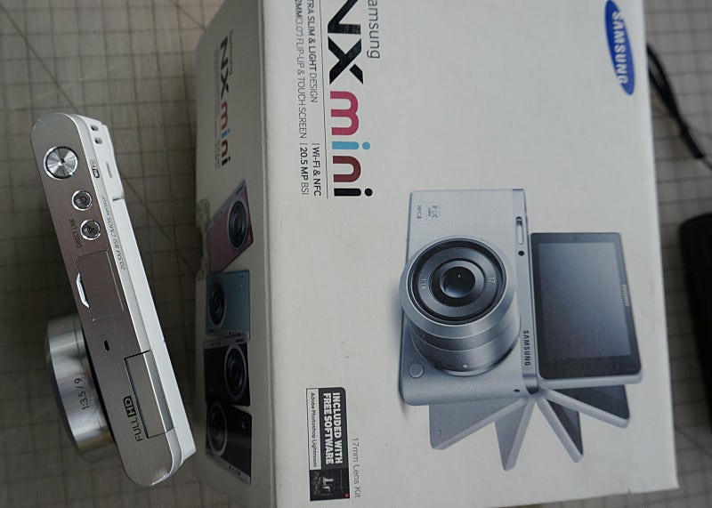 삼성전자 NX mini + 9mm 렌즈 미러리스 카메라 (박스 포함)