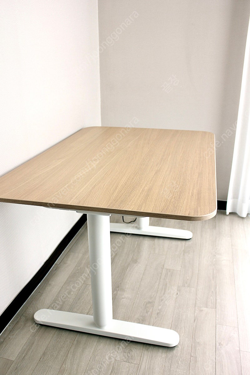 이케아 베칸트 높이조절 책상 (참나무 무늬목 120x80cm)