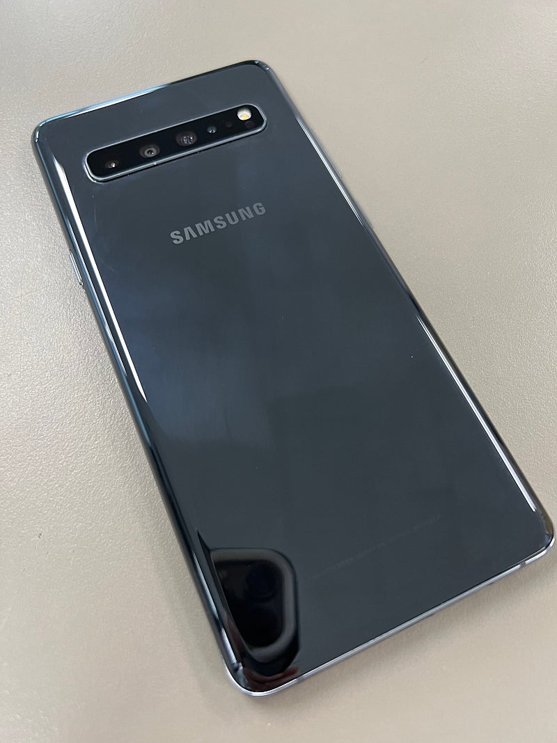 갤럭시 S10 5G 블랙색상 256기가 상태좋은미파손폰 20년6월최초개통 13만원에 판매해요