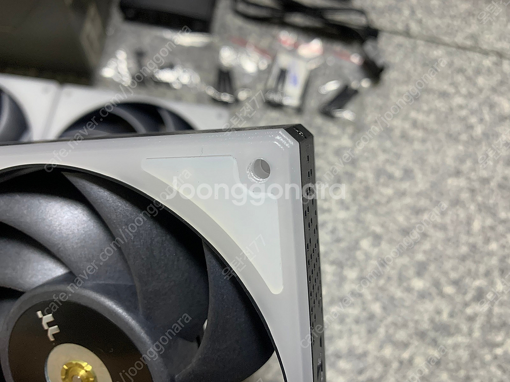 써멀테이크 터프팬 12 RGB 3팩 팝니다.--1