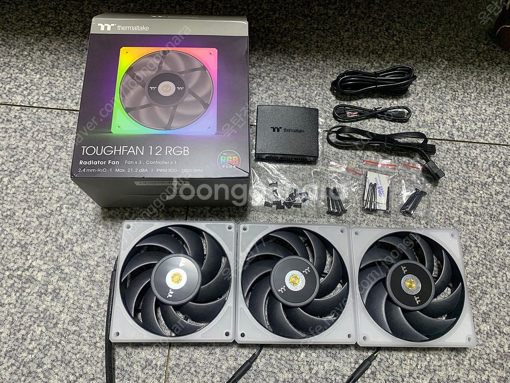 써멀테이크 터프팬 12 RGB 3팩 팝니다.--2