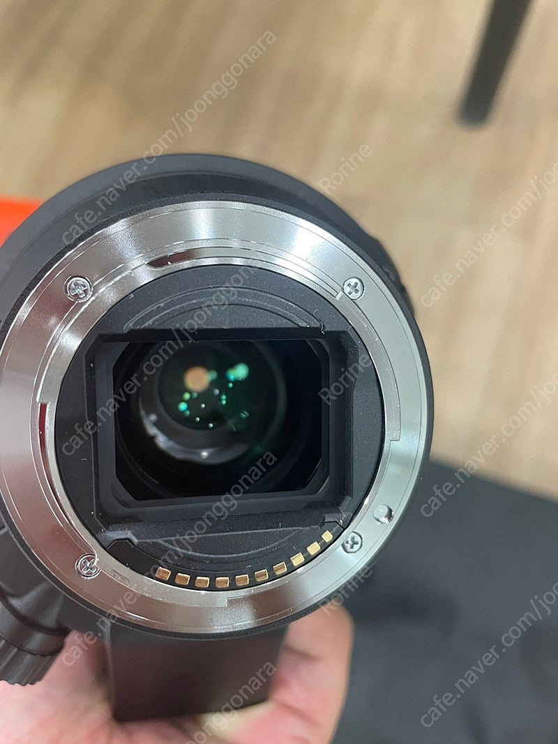 소니 SONY FE 28-135 F4 G OSS 팝니다.