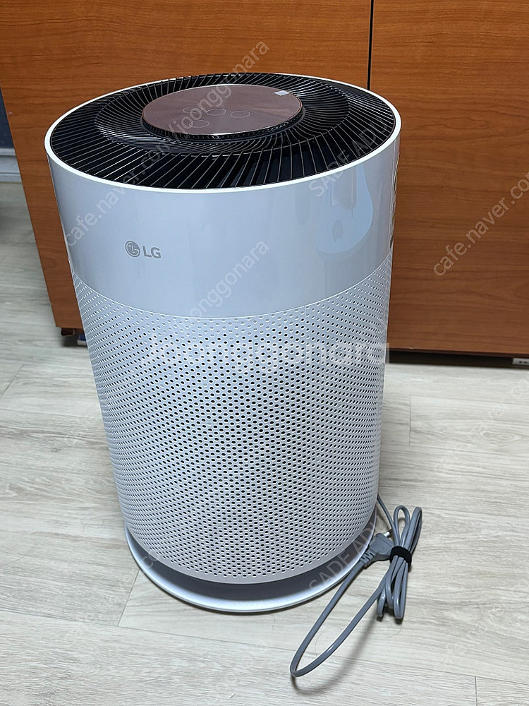 LG 공기청정기 팝니다.--2