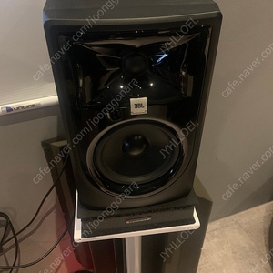 JBL LSR305 모니터링 스피커 2통