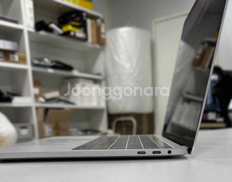 [애플] 맥북프로 2019 13인치 i5/8GB/256...--4