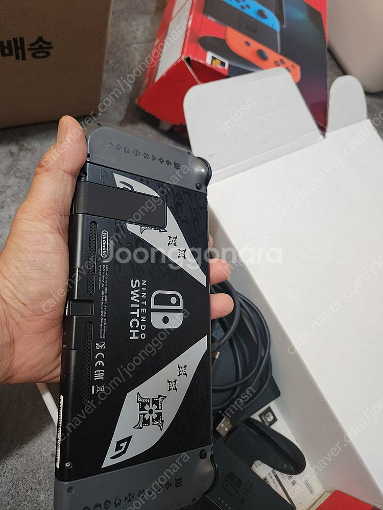 닌텐도 스위치 몬스터 헌터 에디션 배터리개선판 팝니다.--4