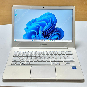 삼성전자 초경량 가벼운 노트북 깨끗한 고성능 흰색 화이트 사무 과제 인강 업무용 노트북 판매합니다.
