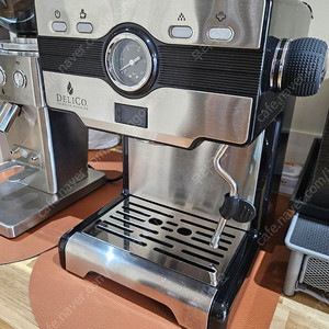딜리코 커피머신 CRM3605+, 그라인더 CRM9015 일괄판매합니다
