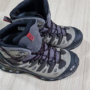 전술부츠 살로몬 퀘스트 4d 고어텍스 부츠 (Salomon Quest 4D GTX Hiking Boots) 중고제품 팝니다.