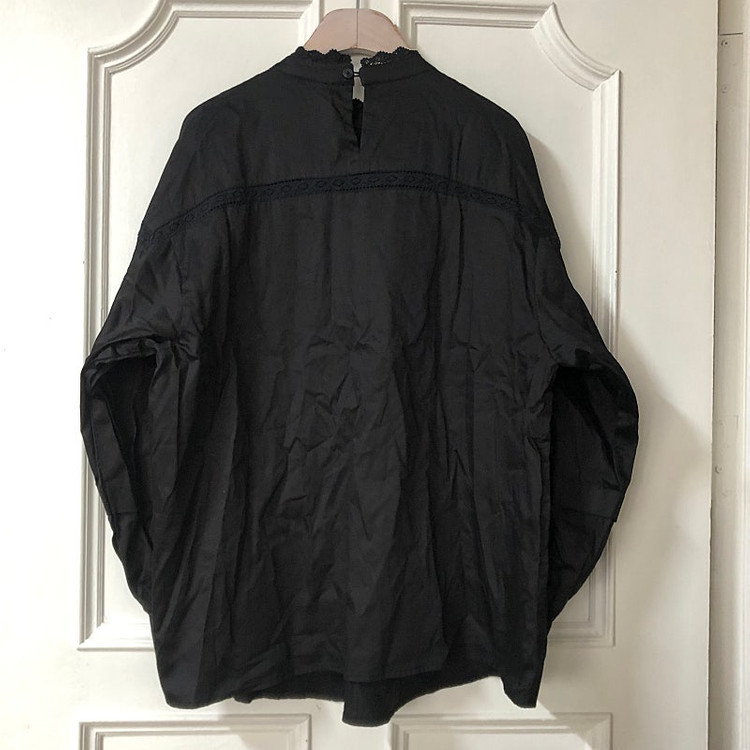 플리카 바스락 셔츠 코튼 벌룬 퍼프 마랑스타일 아일렛 레이스 블라우스 69000원 이미지