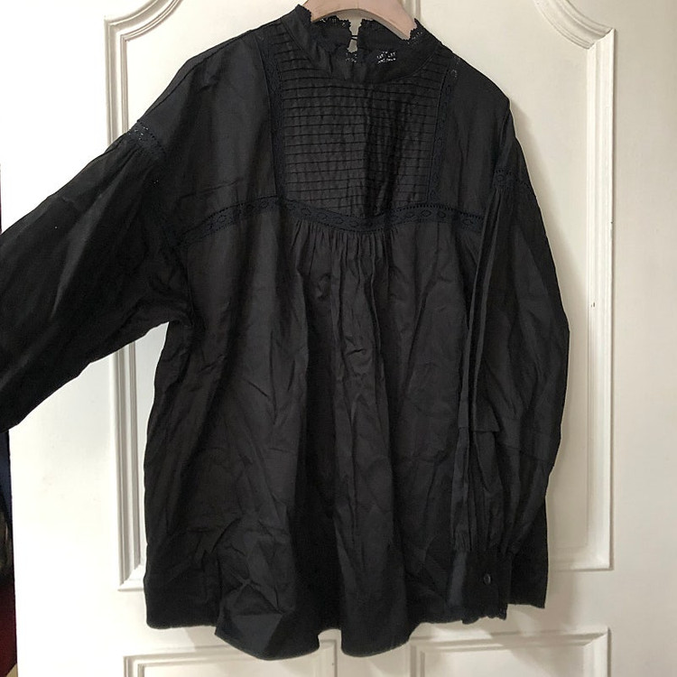 플리카 바스락 셔츠 코튼 벌룬 퍼프 마랑스타일 아일렛 레이스 블라우스 69000원 이미지