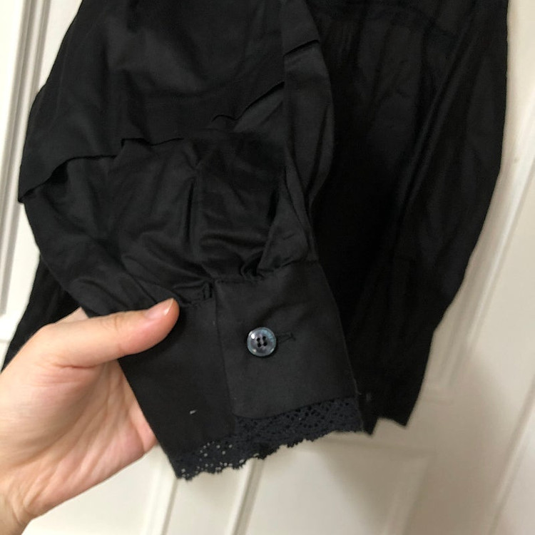 플리카 바스락 셔츠 코튼 벌룬 퍼프 마랑스타일 아일렛 레이스 블라우스 69000원 이미지