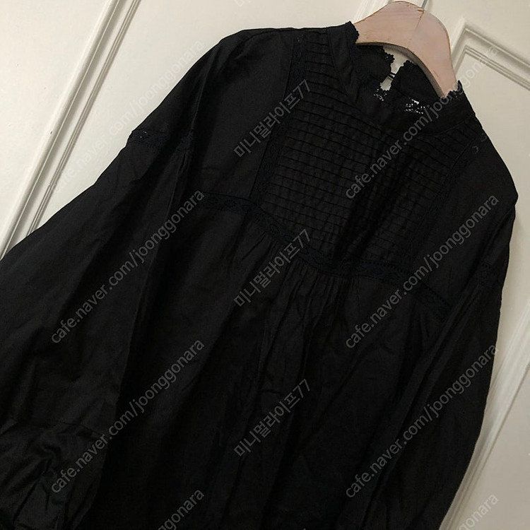 플리카 바스락 셔츠 코튼 벌룬 퍼프 마랑스타일 아일렛 레이스 블라우스 69000원 이미지