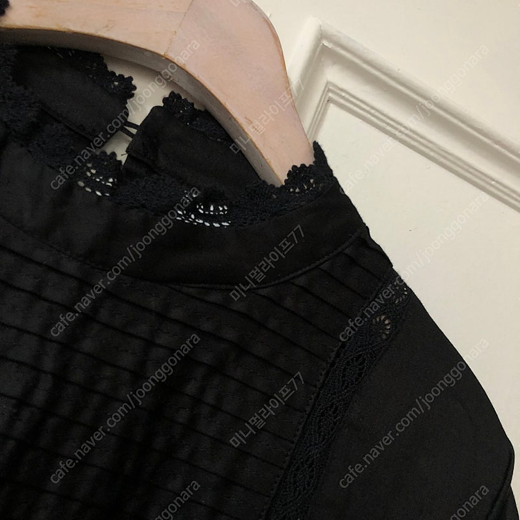 플리카 바스락 셔츠 코튼 벌룬 퍼프 마랑스타일 아일렛 레이스 블라우스 69000원 이미지