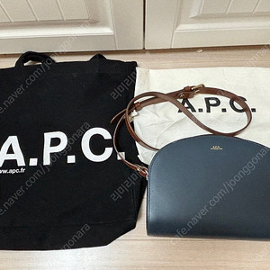 A.P.C. 아페쎄 하프문백 네이비(멀티컬러)