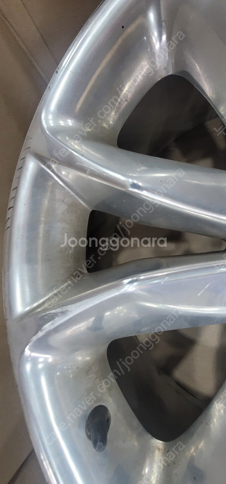 포드 익스플로러 슨정휠 1개 내놔요--1