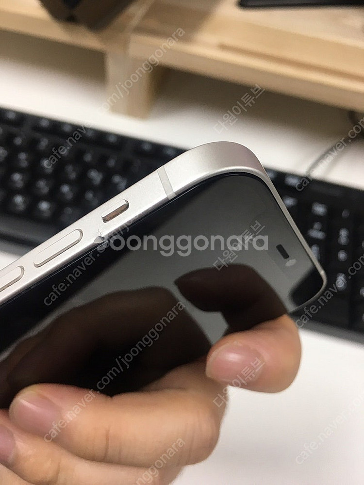 아이폰12 부품용 외관은 괜찮음--1