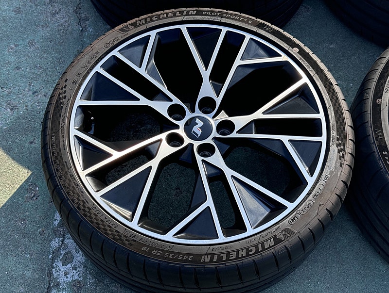 [판매] 아반떼N 19인치휠 미쉐린 PS4S 타이어 한대분