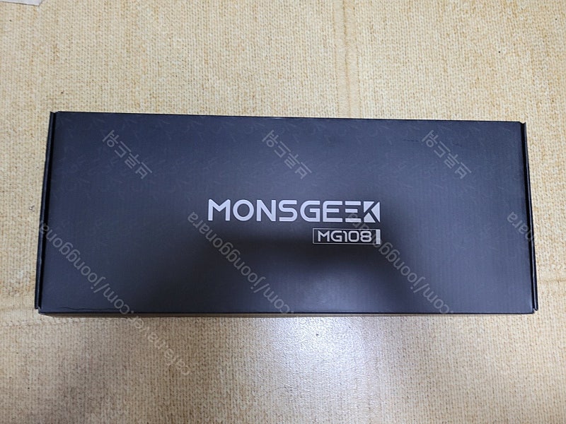 monsgeek(몬스긱) MG108 유무선키보드 + 키캡 판매합니다.
