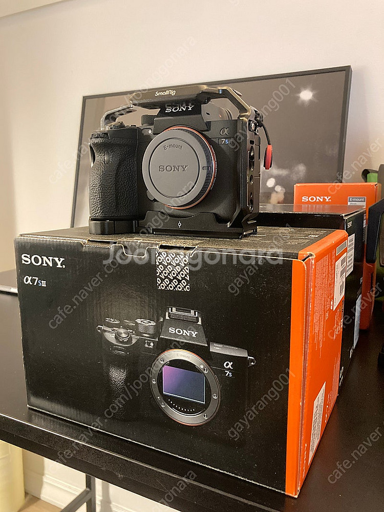 신품급 소니 A7S3 + 케이지 + 배터리 다수 판매합...--0
