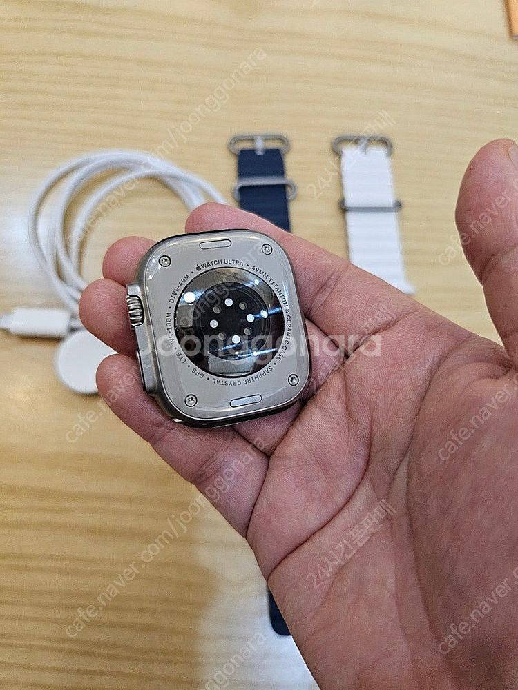 애플워치울트라2 셀룰러49mm 화이트오션밴드판매합니다--5