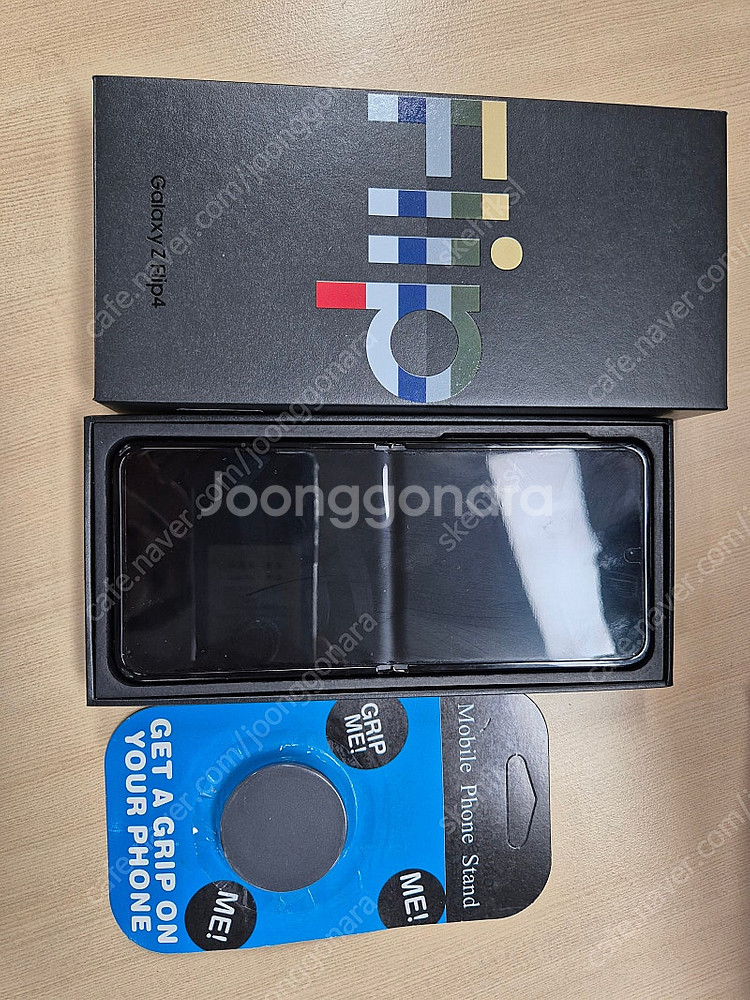 갤럭시 Z플립4 256G 자급제 폰 29만--7