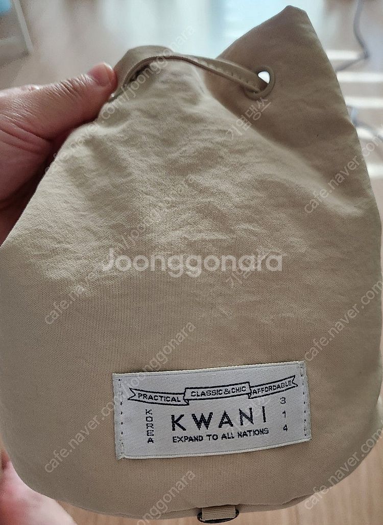 콰니 크림색가방 판매합니다.(택포)--2