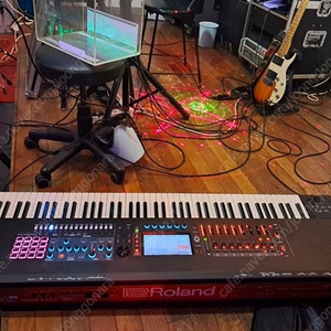 ROLAND FANTOM 8 신디사이저 판매합니다