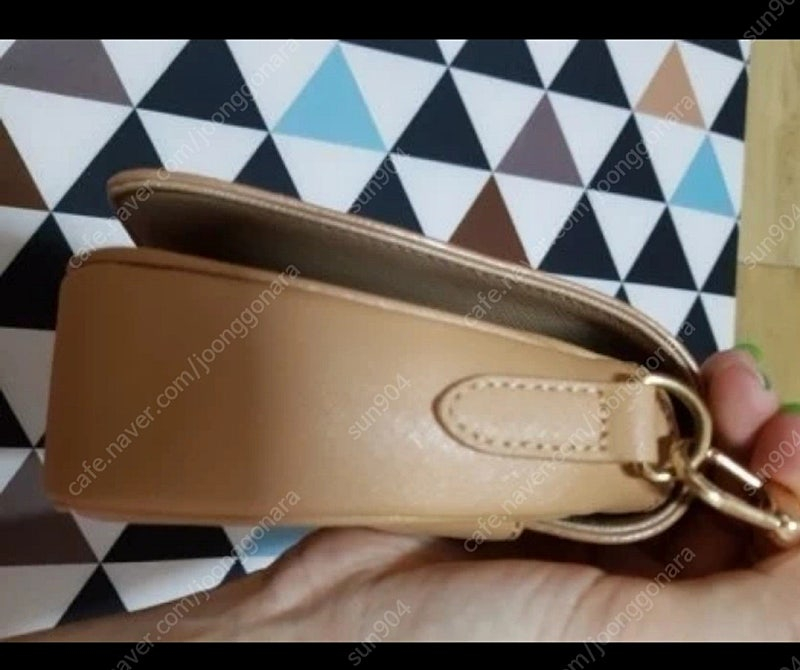 DKNY 사피아노소가죽가방 숄더겸 크로스백--1