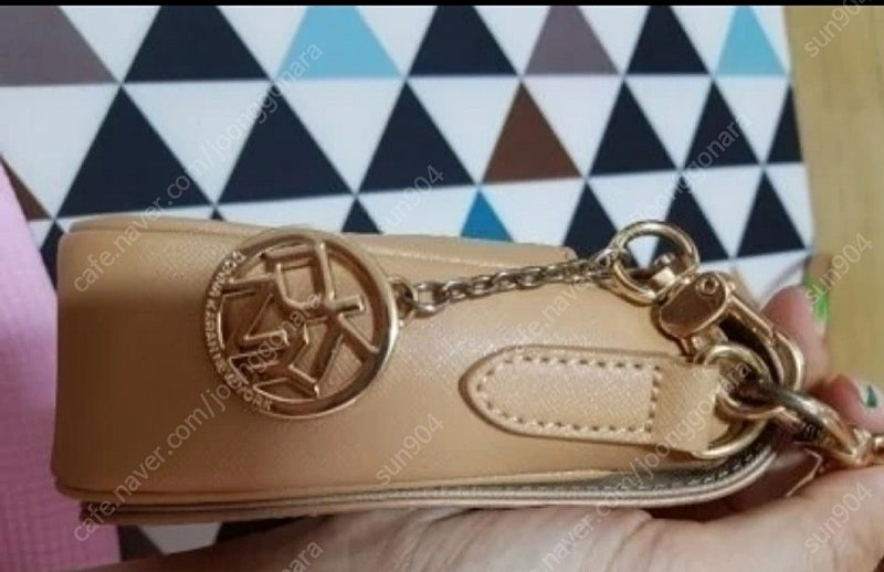 DKNY 사피아노소가죽가방 숄더겸 크로스백--3