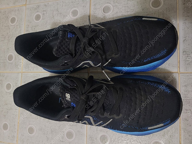 뉴발란스 1080 285사이즈 판매합니다--1