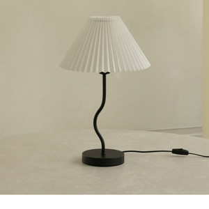 ff collective / pleated stand lamp black small 스탠드 조명 내놓습니다 (거의 새제품)