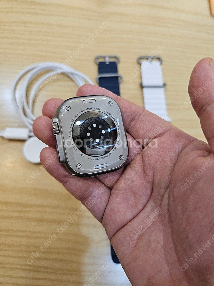 애플워치울트라2 셀룰러49mm 화이트오션밴드판매합니다--5
