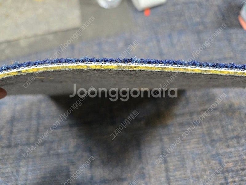 진한 파란색 중고 타일 카페트 중고 카페트 판매합니다--1