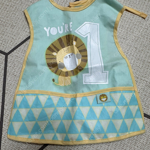 아기 턱받이 이미지