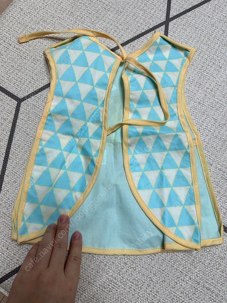 아기 턱받이 이미지